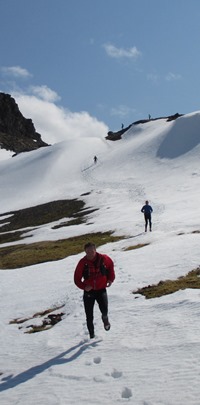 Fjallvegahlaup - tákn um frelsi. Myndin er tekin í norðanverðu Arnardalsskarði á Snæfellsnesi vorið 2016.