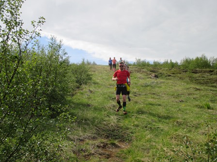 Hlaupið niður brekkurnar að tjaldstæðinu í Systragili.