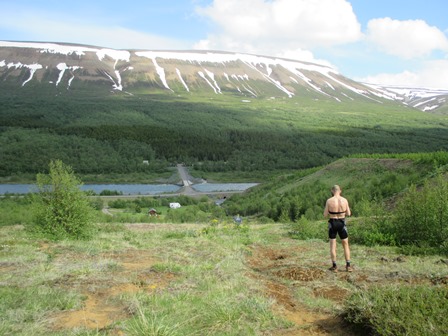Horft niður á tjaldstæðið og yfir Fnjóská.